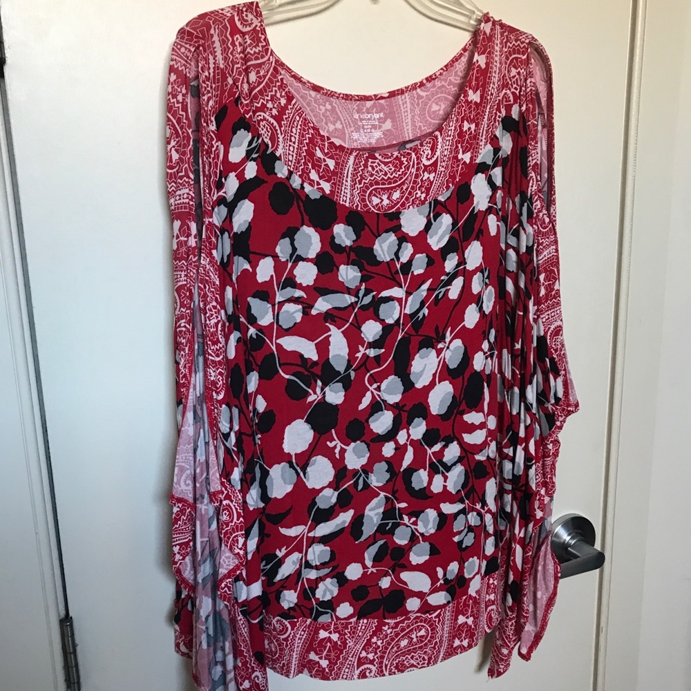 Gently worn vibrant kimono sleeve top.